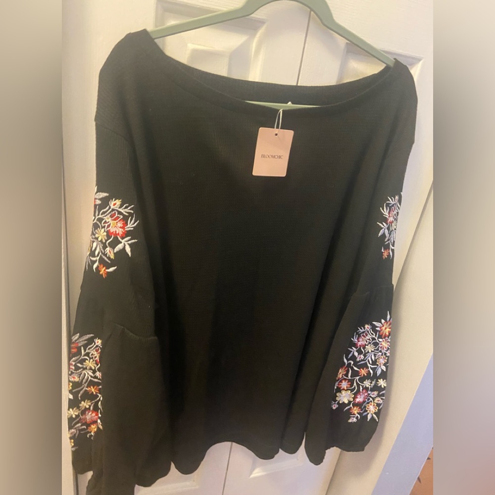 22/24 3X Bloomchic Boho Floral Embroidered Sleeves Shirt NWT